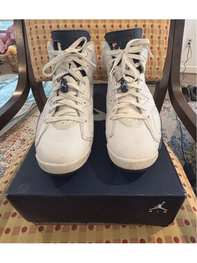 Size 10.5 - Jordan 6 Retro Midnight Navy